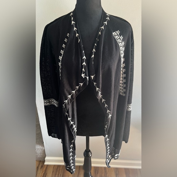 Haute Project Black and White Long Sleeve Cardigans - Picture 1 of 5